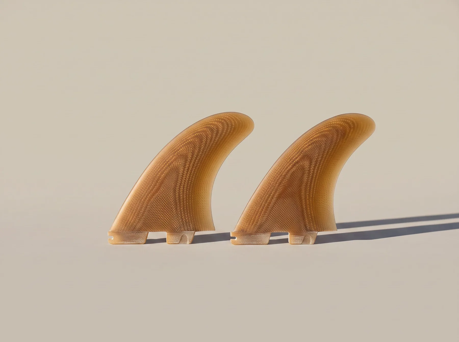 Twin keel fins, amber tint